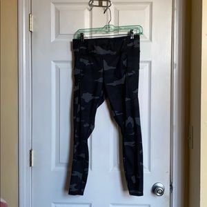 Athleta Camo Contender 7/8